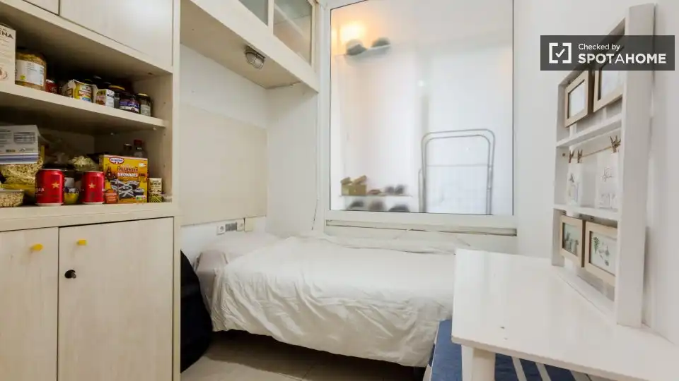 Room in El Turó de la Peira