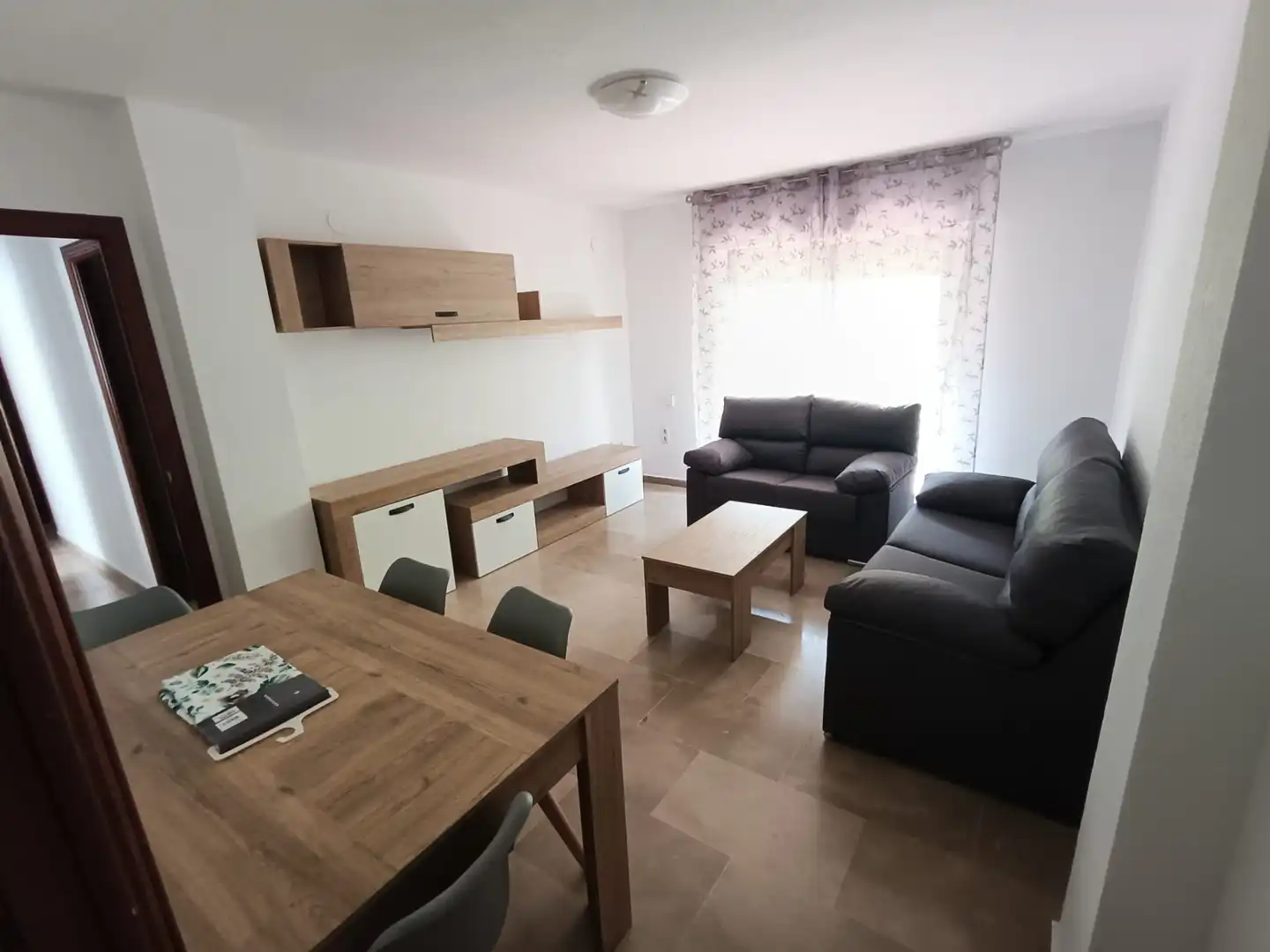 Flat with lift to rent in Calle Martín Bohórquez