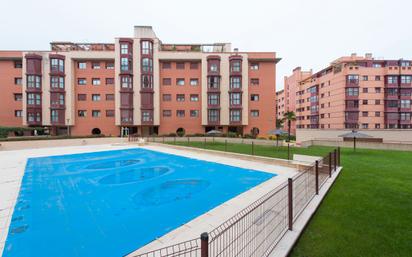 Swimming pool of Flat for sale in  Madrid Capital  with Air Conditioner