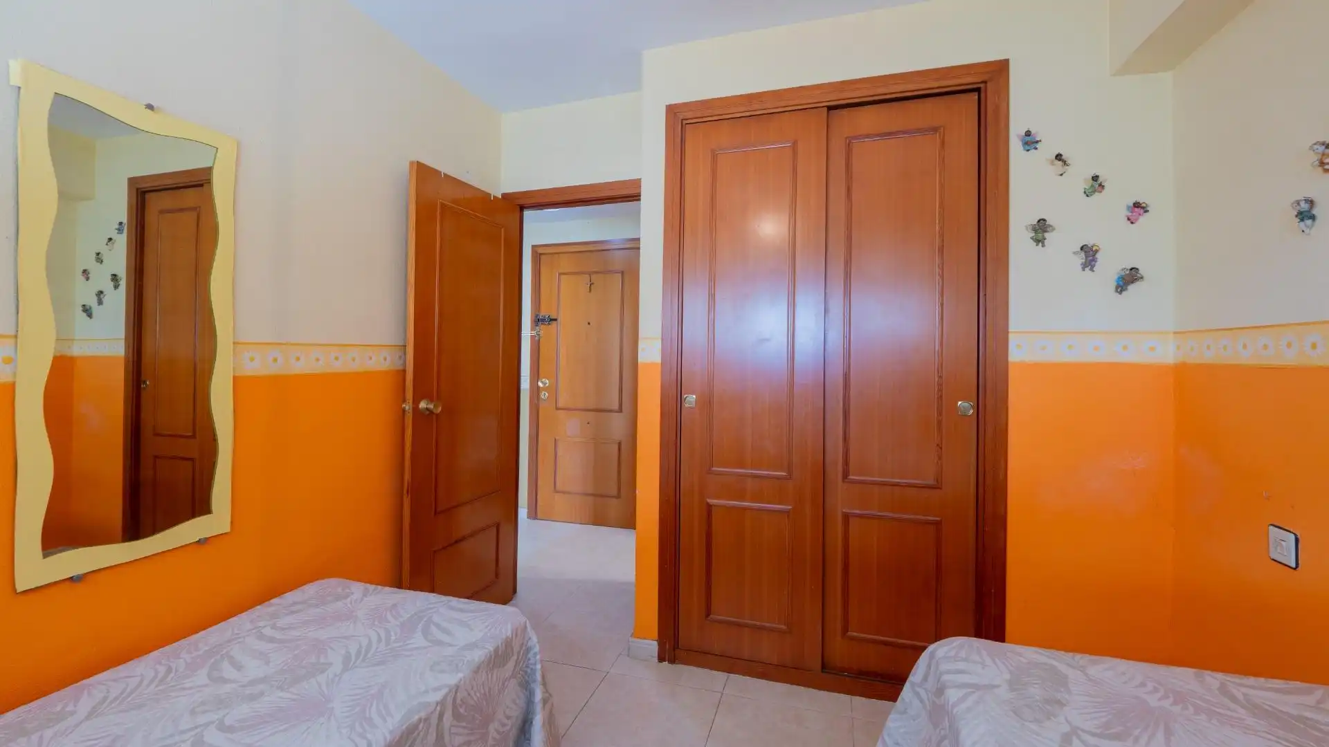 Bedroom of Flat for sale in Benidorm  with Air Conditioner, Private garden and Community pool
