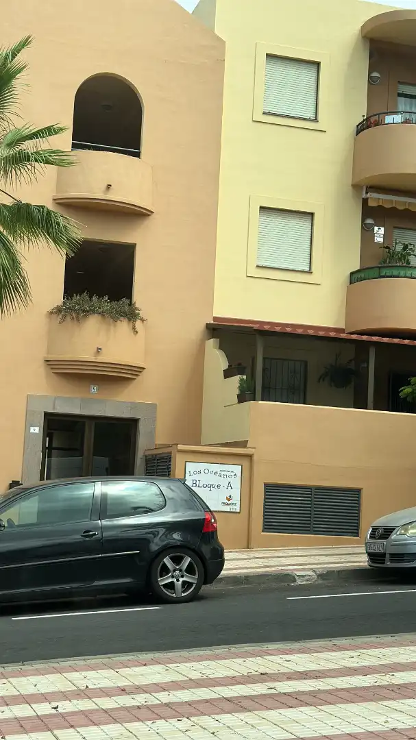Vista exterior de Pis en venda en Adeje amb Balcó i Piscina comunitària