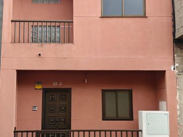 Casa amb balcó en venda a Calle Tamaragua