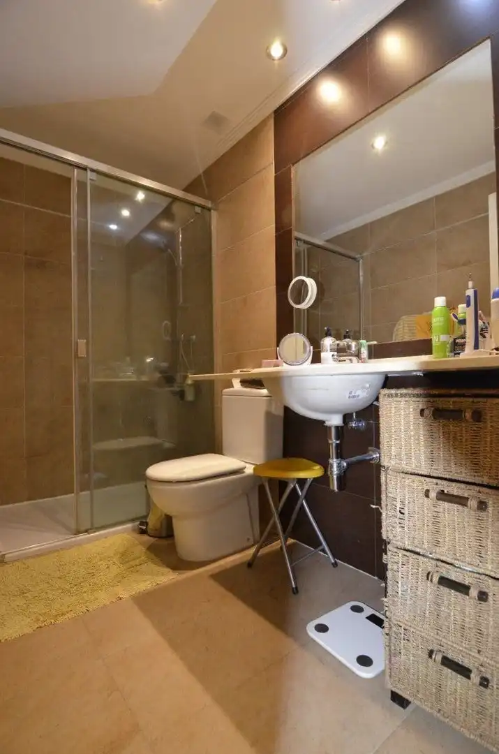 Baño de Casa adosada en venta en Doñinos de Salamanca con Calefacción, Parquet y Terraza