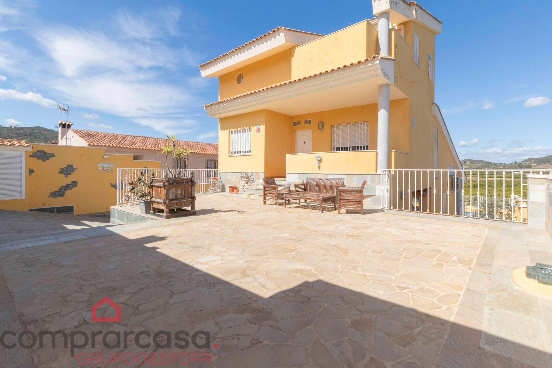 Vista exterior de Casa o xalet en venda en Montroy amb Aire condicionat, Jardí privat i Terrassa