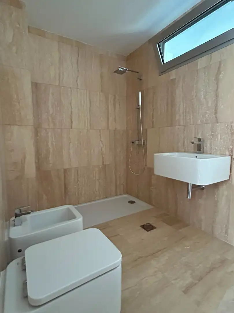 Badezimmer von Wohnung zum Verkauf in Santa Cruz de Tenerife mit Privatgarten, Terrasse und Abstellraum