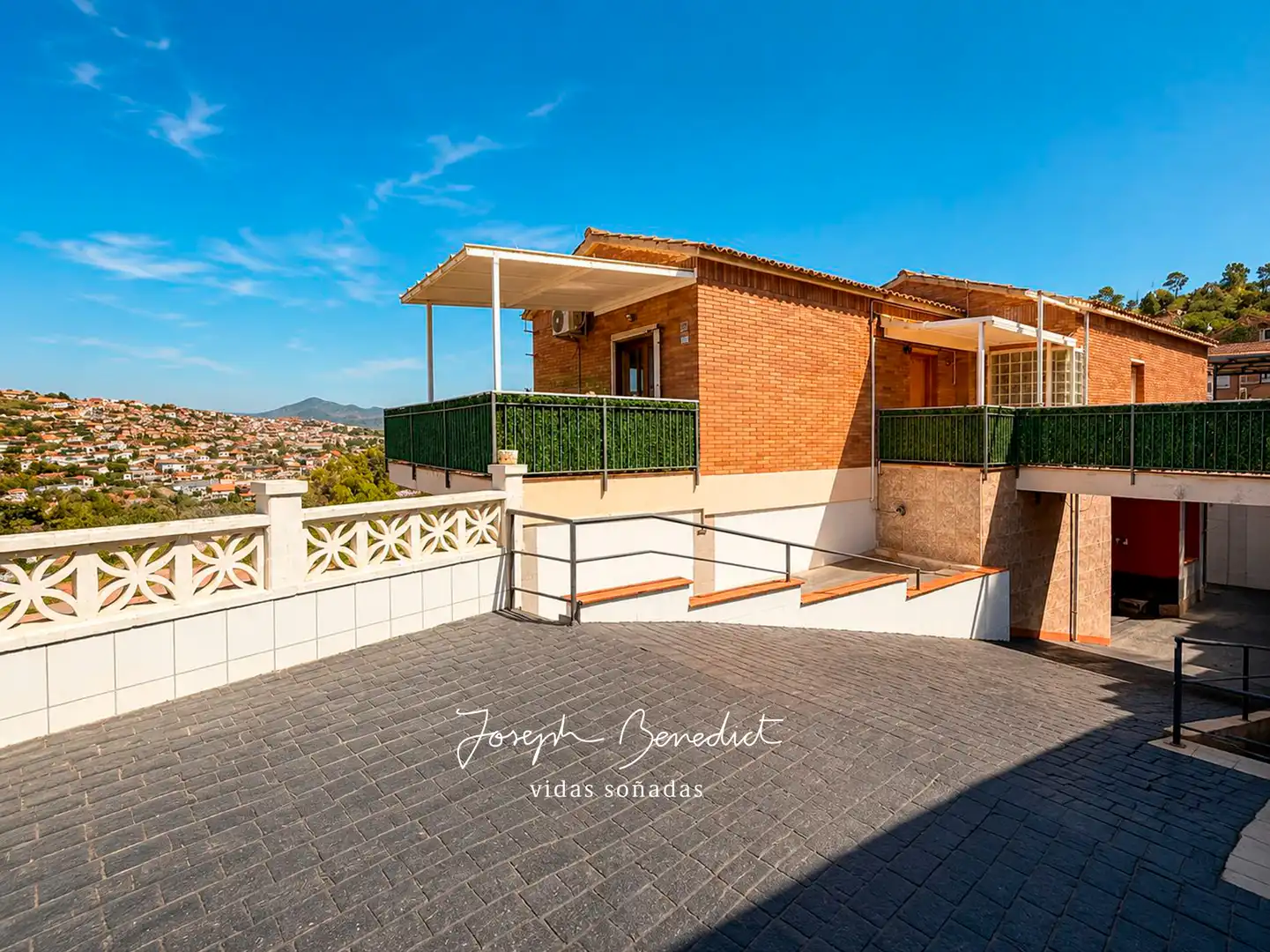 Terrassa de Casa o xalet en venda en Sant Vicenç Dels Horts amb Aire condicionat, Calefacció i Jardí privat