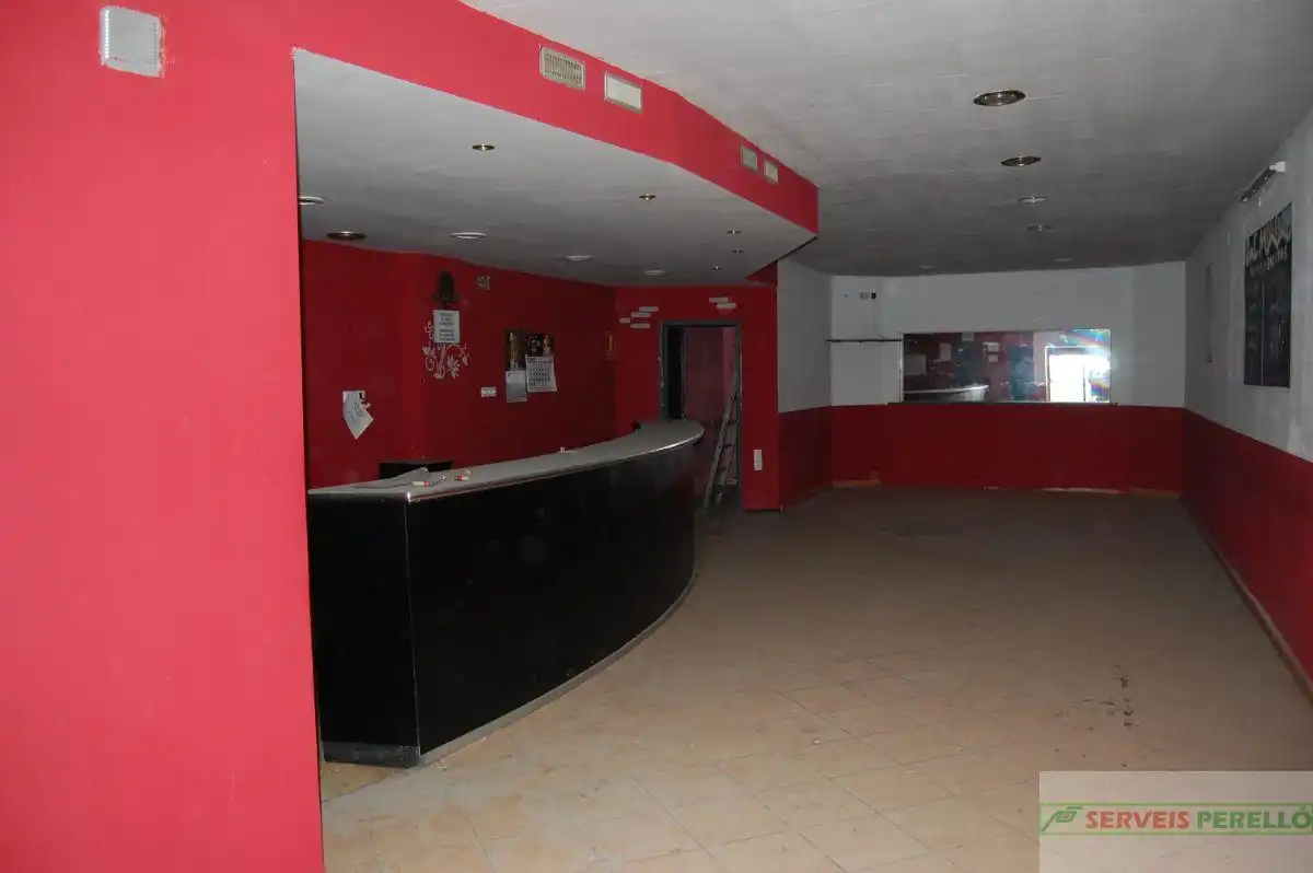 Locale commerciale in affitto a URGELL 6