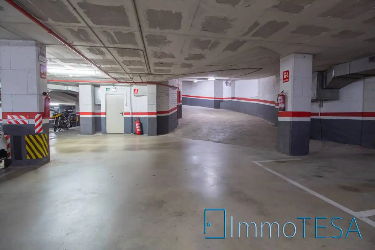 Parking for sale in Centre - Sant Oleguer, imagen 5