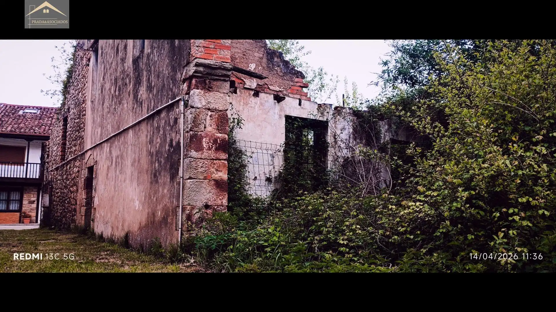 Vista exterior de Casa o xalet en venda en Reocín amb Jardí privat