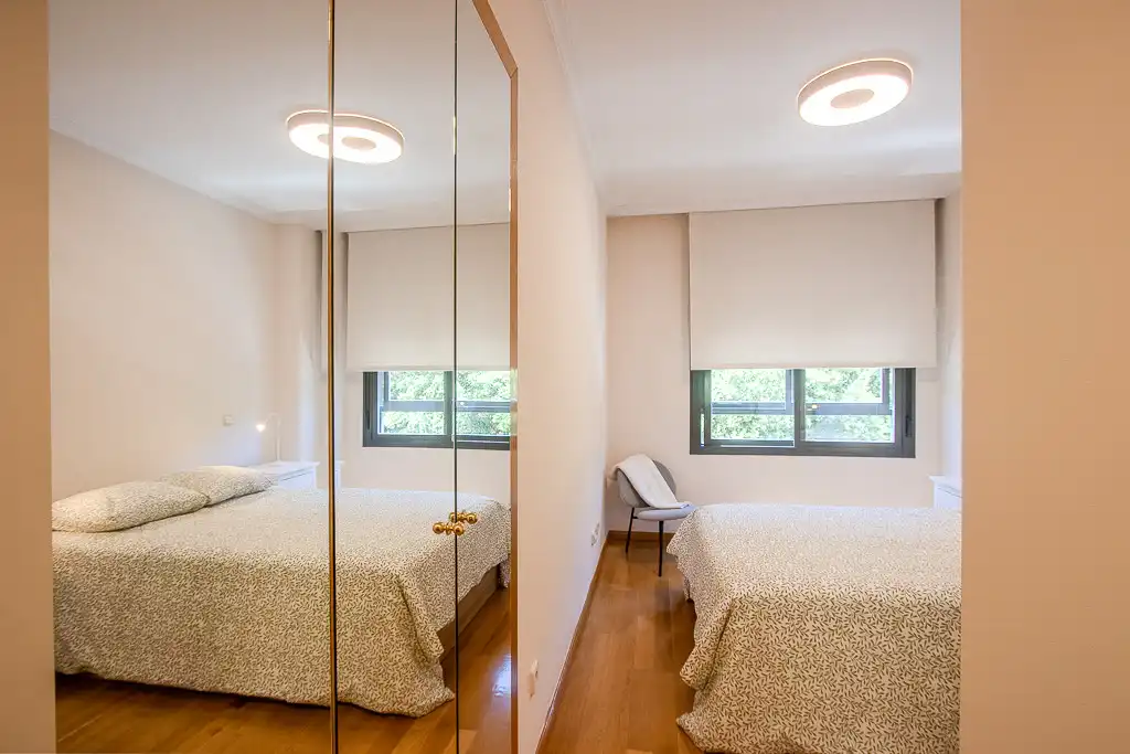 Bedroom of Flat for rent in Madrid  with Air Conditioner, Private garden and Storage room