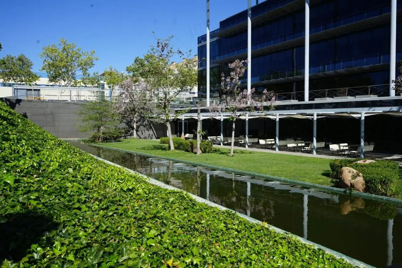 Außenansicht von Büro zur Miete in Tres Cantos mit Klimaanlage, Heizung und Möbliert