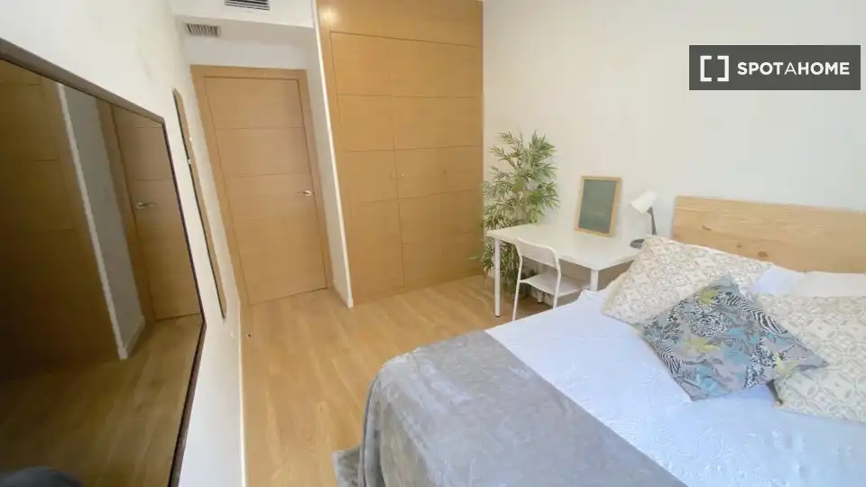 Bedroom of Flat for rent in Sevilla  with Air Conditioner, Heating and Furnished