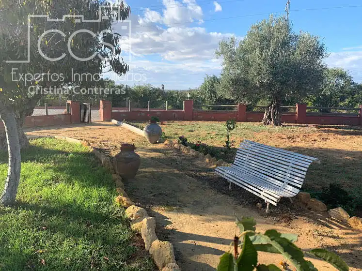 Jardín de Finca rústica en venta en Alcalá de Guadaira con Piscina y Amueblado