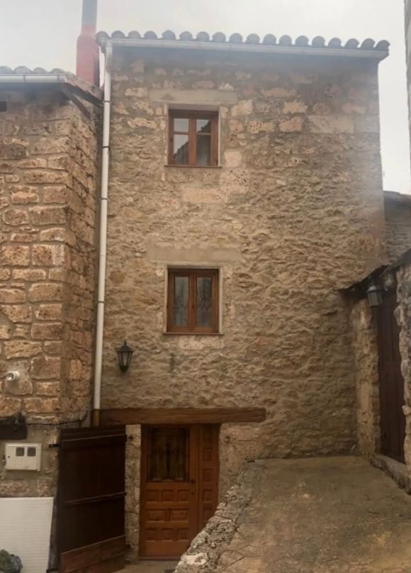Außenansicht von Country house zum verkauf in Valle de Sedano mit Terrasse und Möbliert
