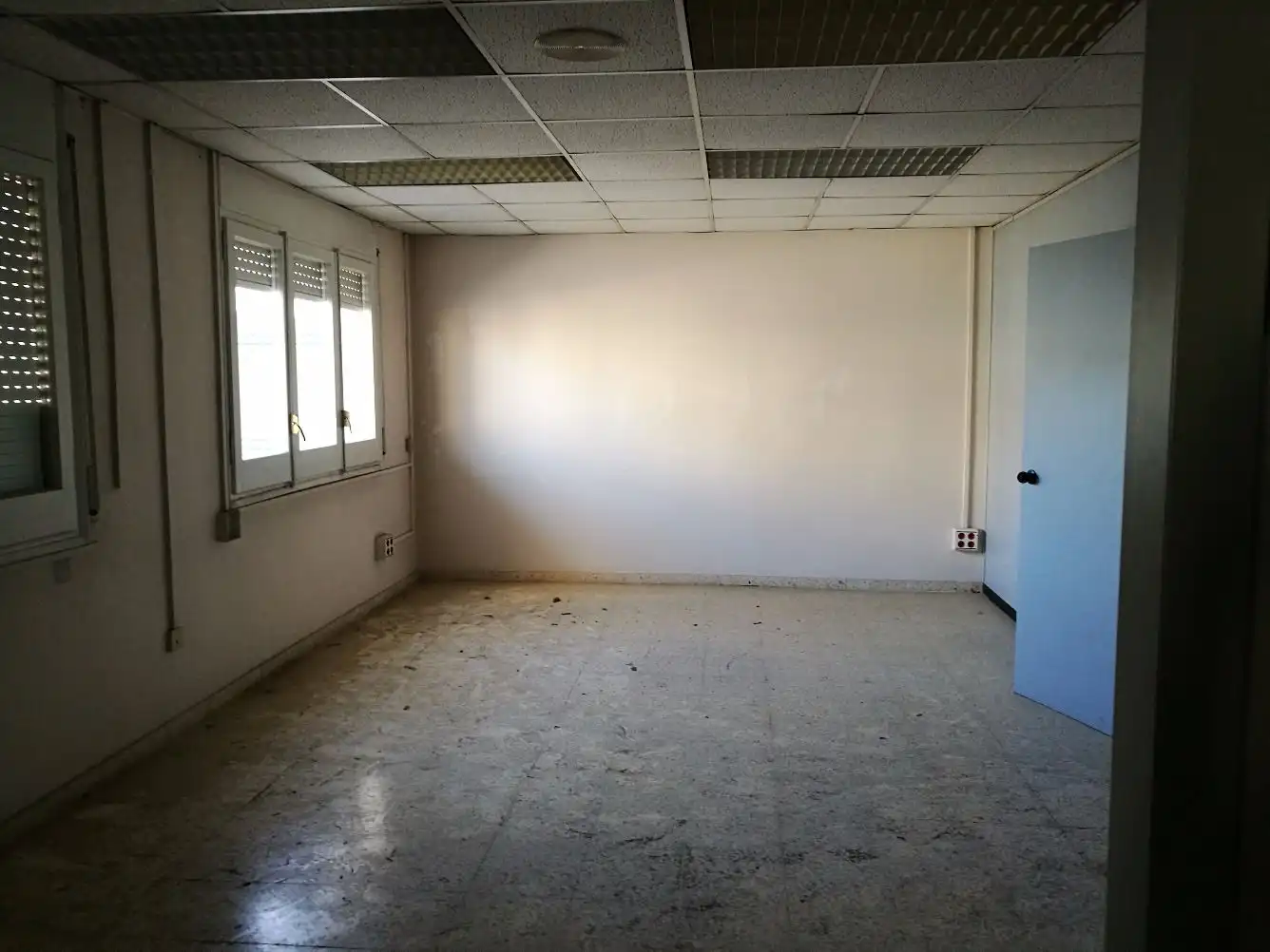 Local comercial de lloguer a Eixample Sud – Migdia, imagen 5