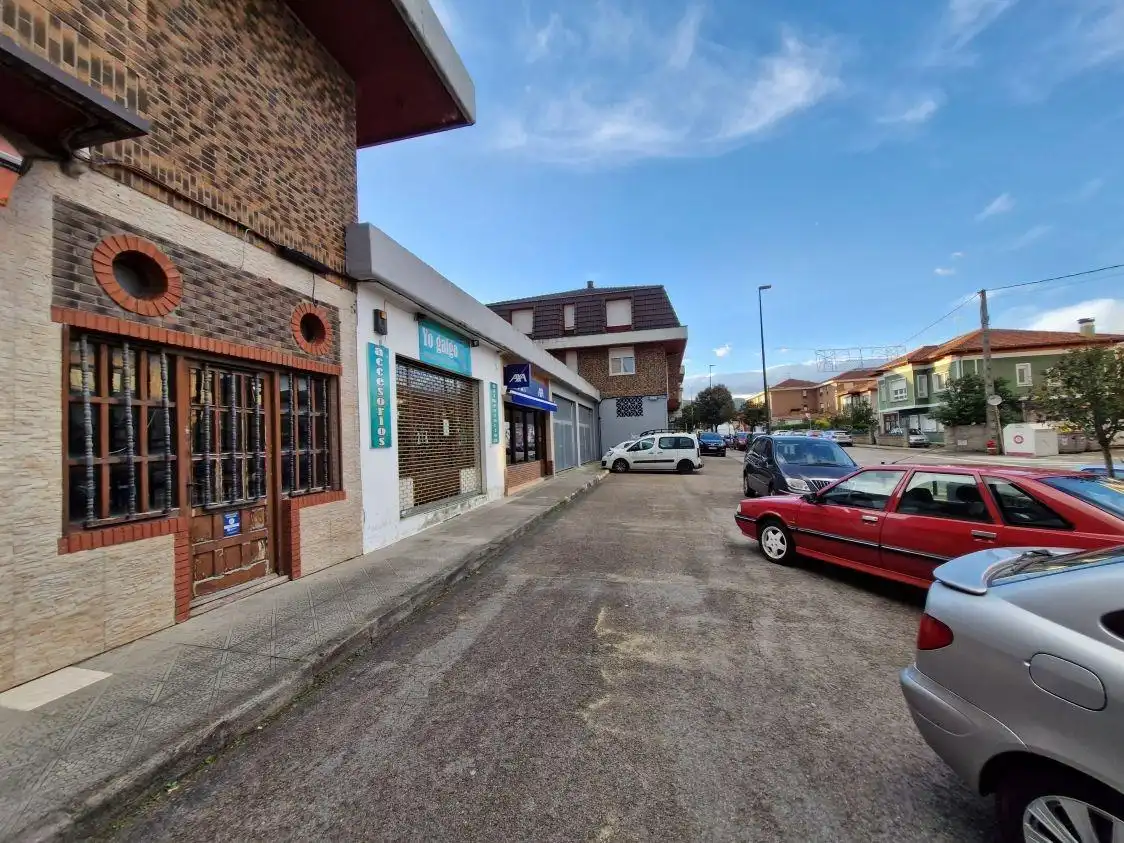 Vista exterior de Local en venta en Torrelavega 