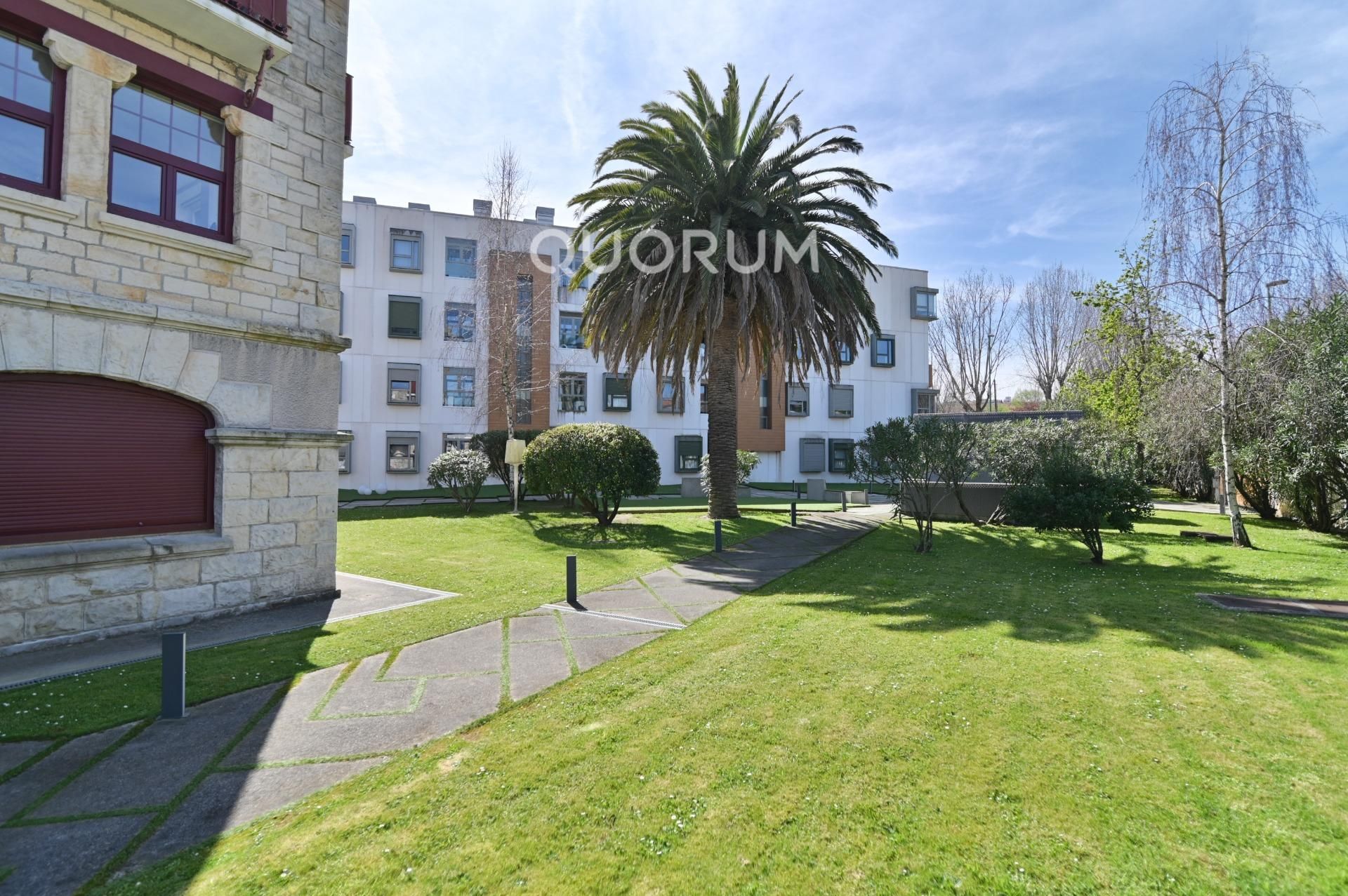 Vista exterior de Pis en venda en Getxo  amb Traster i Piscina comunitària