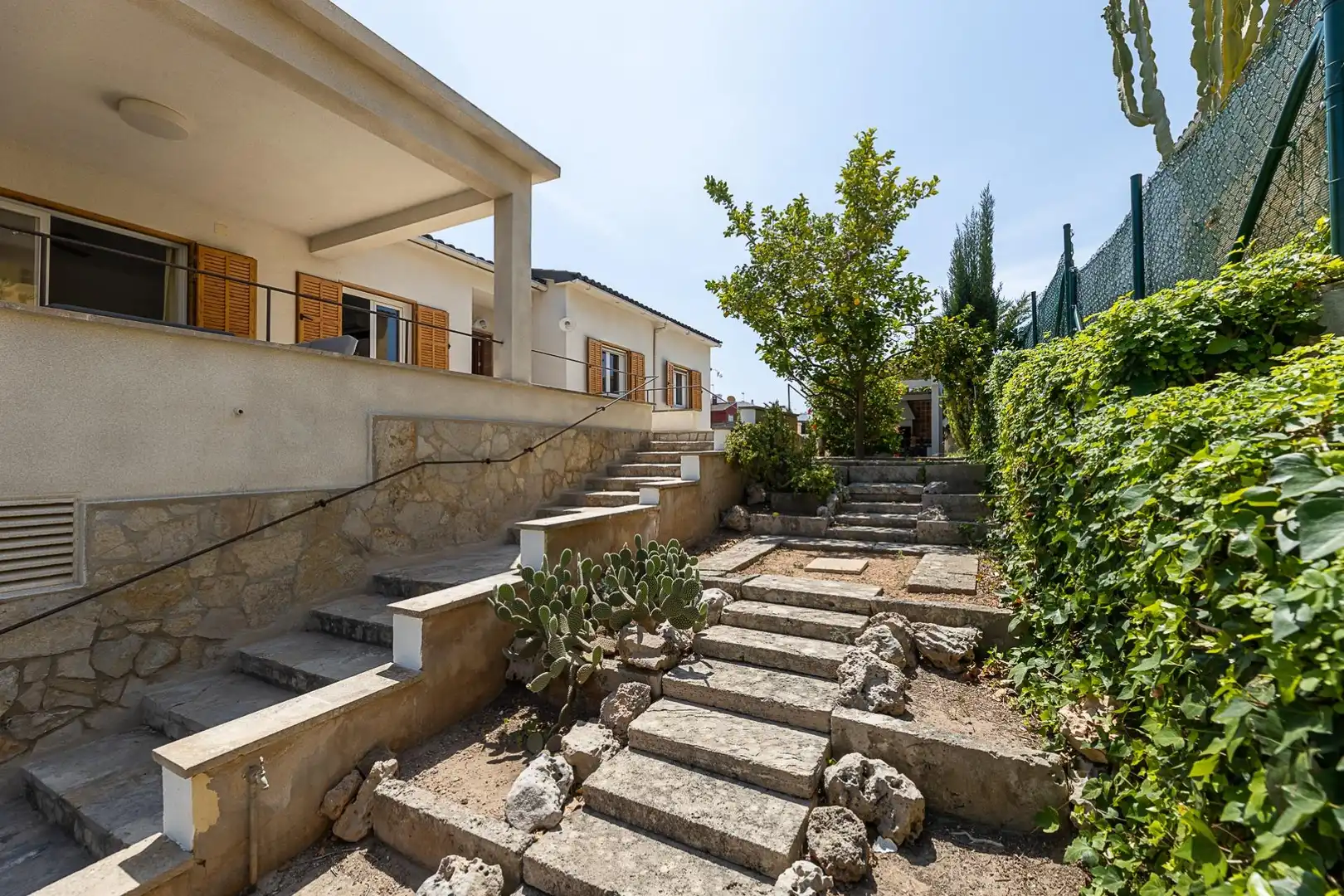 Vista exterior de Casa o xalet en venda en  Palma de Mallorca amb Aire condicionat, Calefacció i Jardí privat