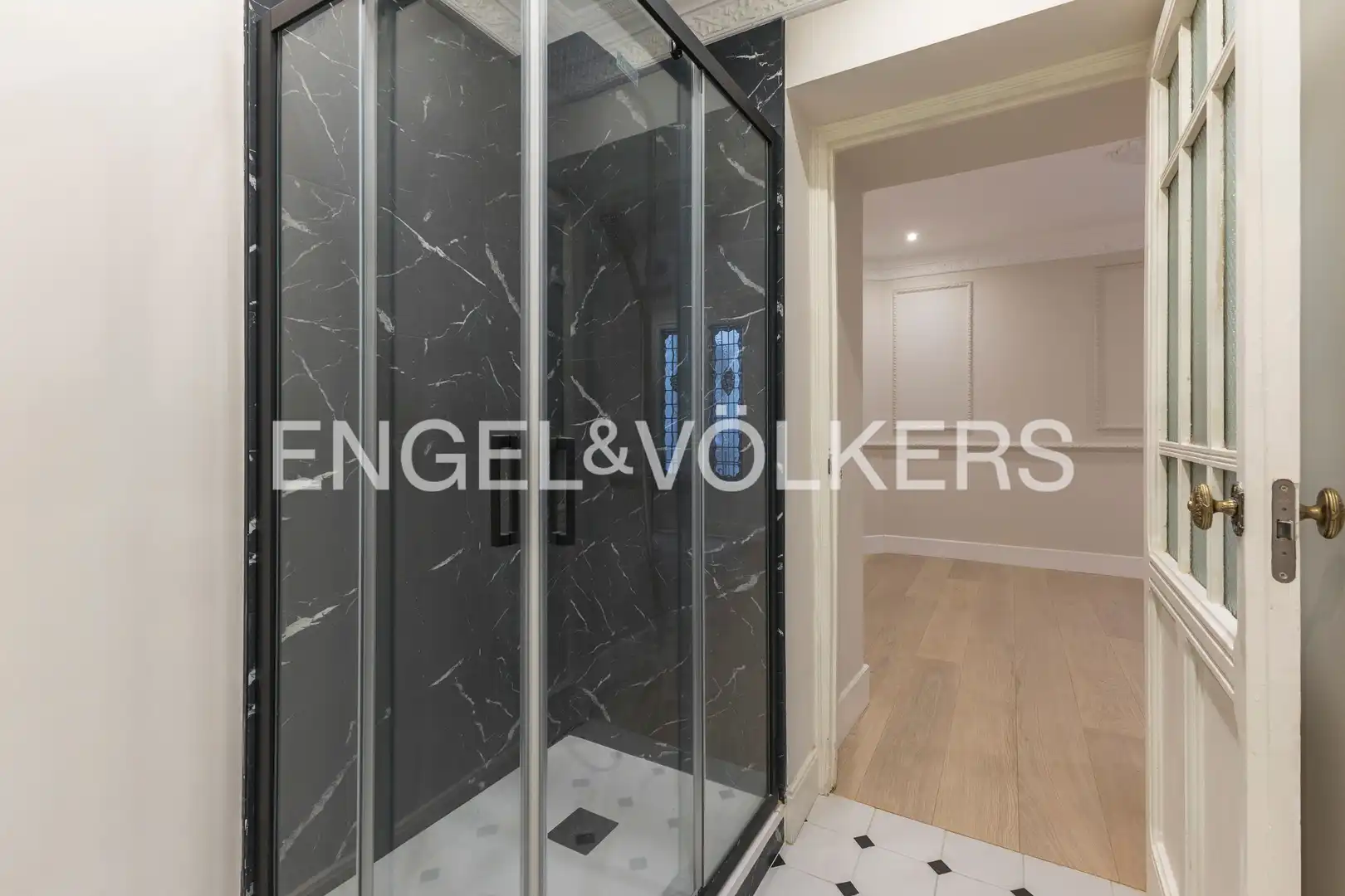 Badezimmer von Wohnung zum Verkauf in Madrid mit Klimaanlage, Heizung und Abstellraum