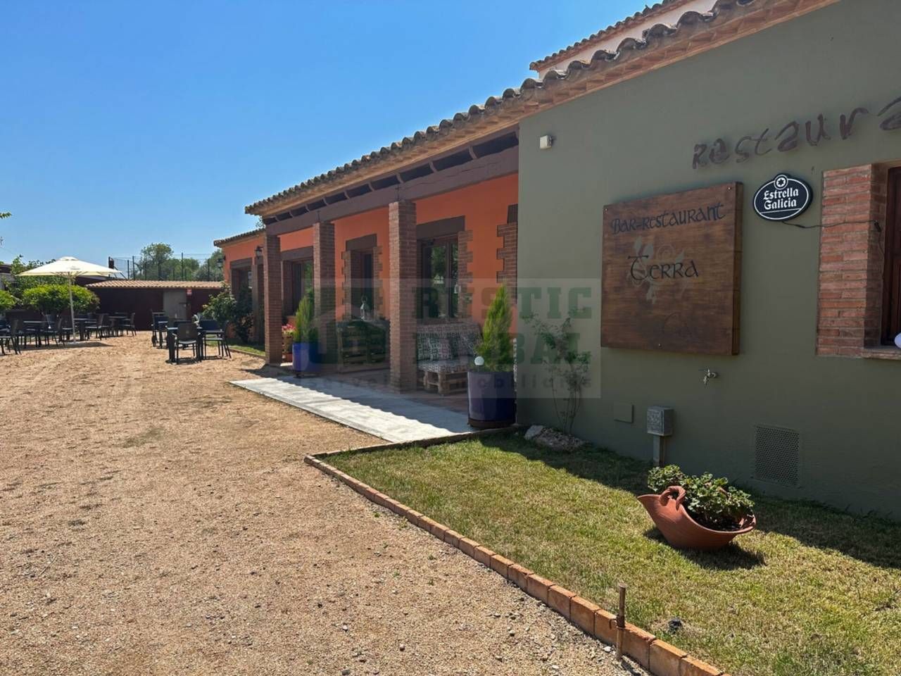 Premises to rent in Parlavà  with Air Conditioner