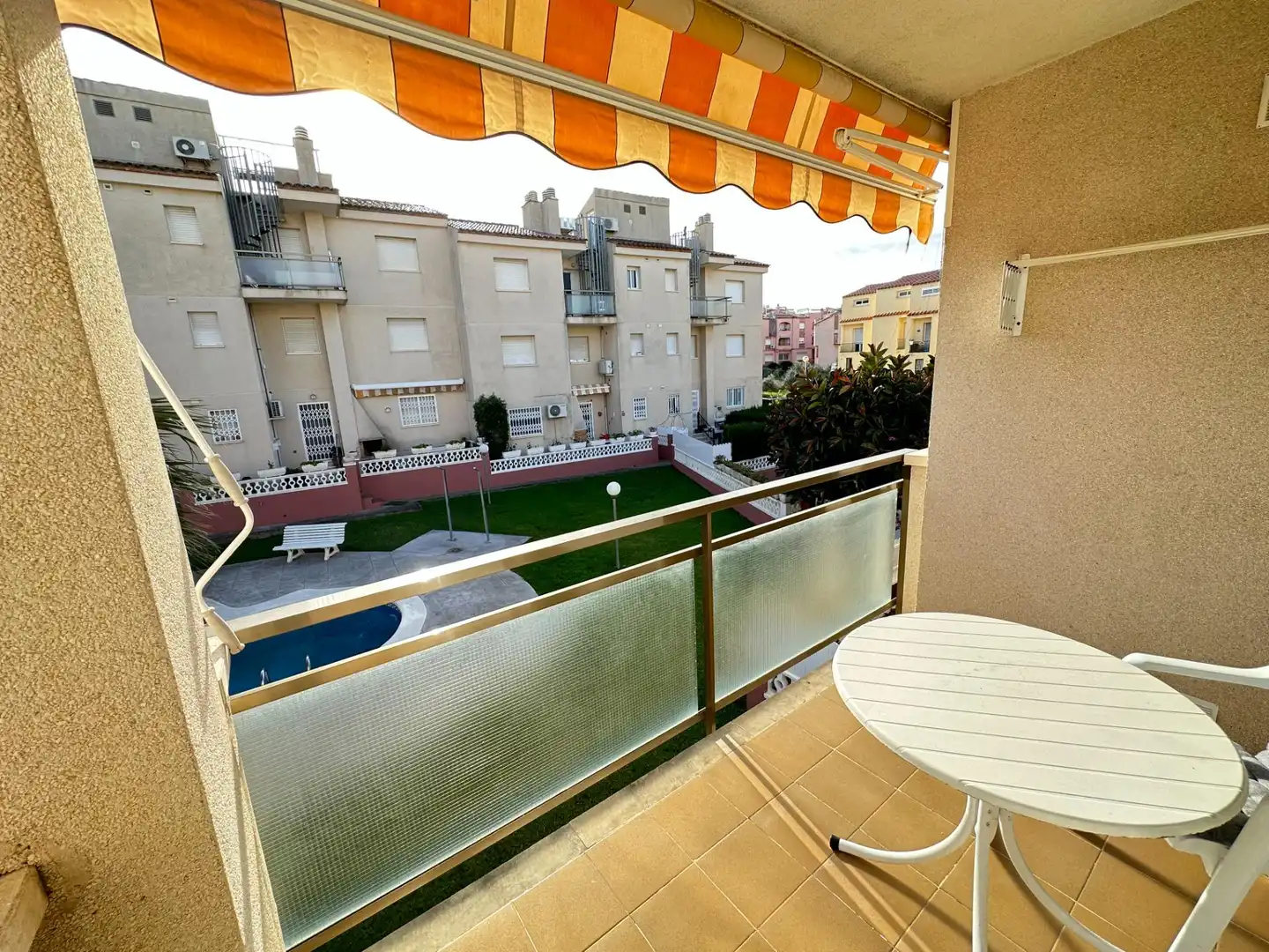 Terrasse von Wohnungen zum Verkauf in Torredembarra mit Privatgarten, Terrasse und Balkon