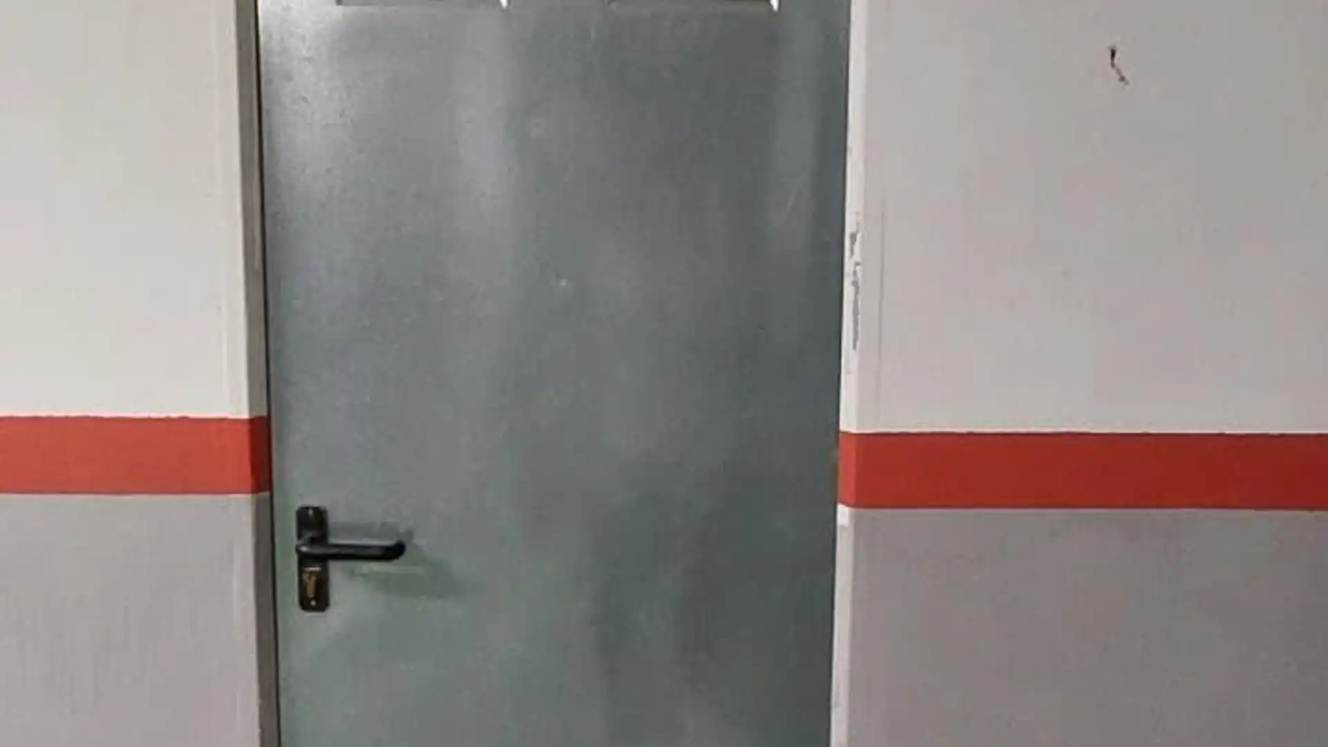 Storage room for sale in Cox