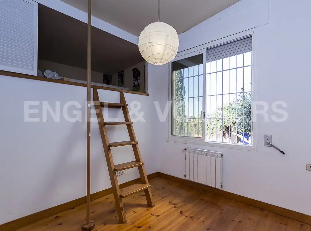 Bedroom of Houses for sale in Barcelona  with Heating, Private garden and Parquet flooring