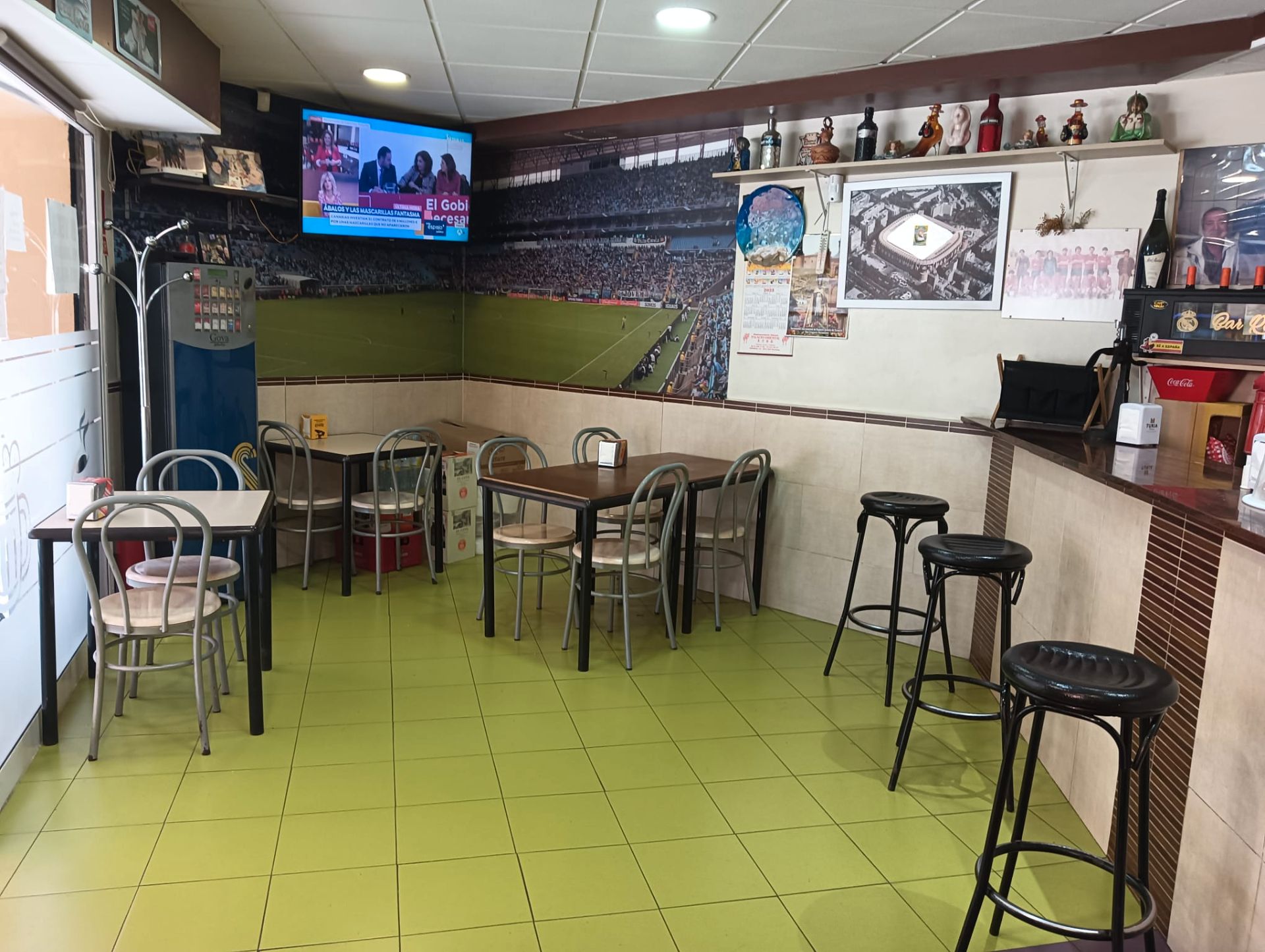 Premises for sale in Rubí  with Air Conditioner and Terrace