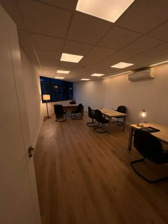 Büro zur Miete in Cáceres mit Klimaanlage und Möbliert