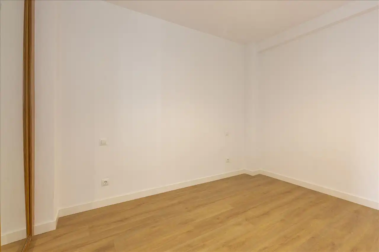 Flat for sale in Madrid  with Air Conditioner, Terrace and Furnished