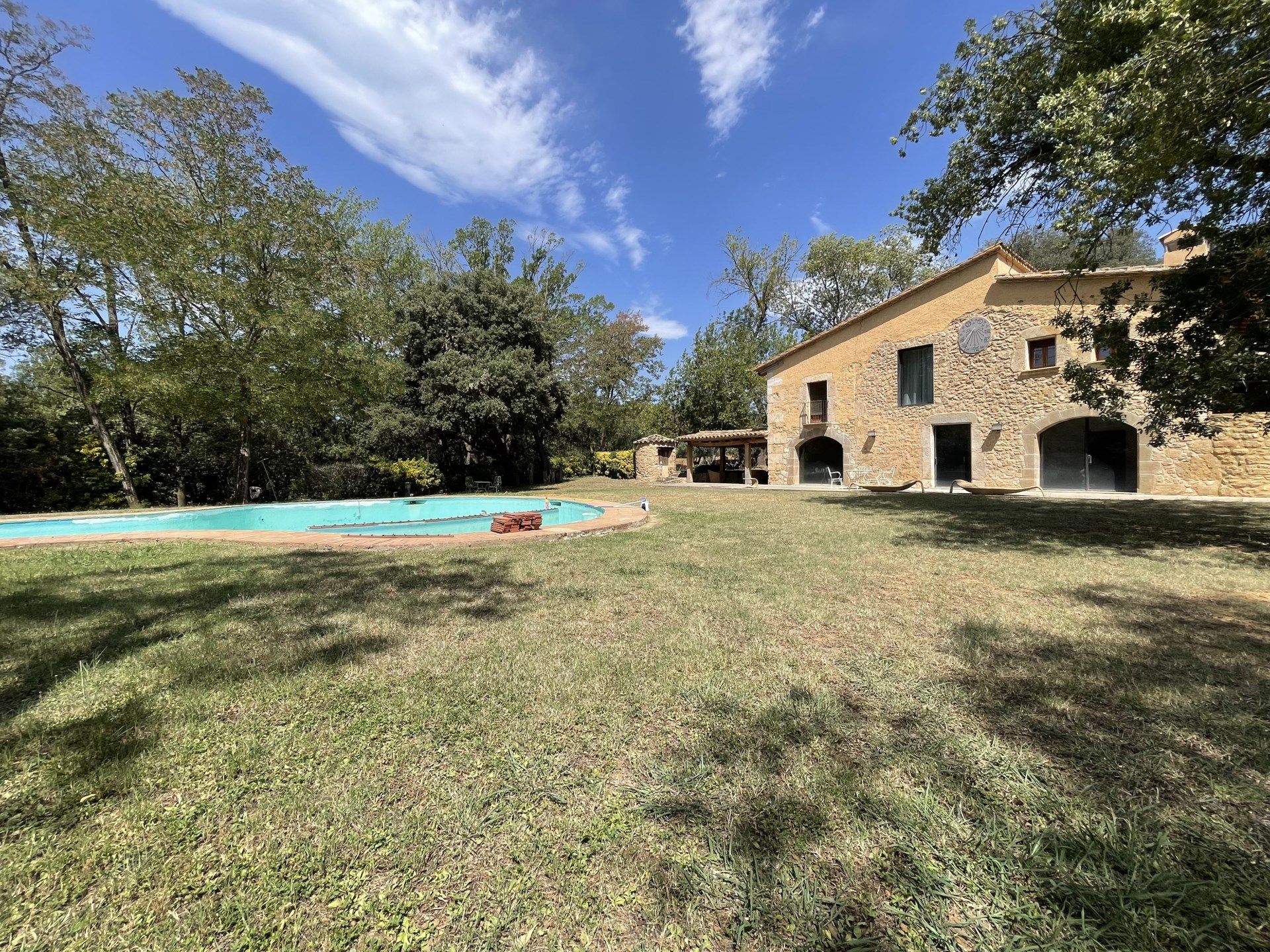 Jardí de Finca rústica en venda en Cornellà del Terri amb Traster i Piscina