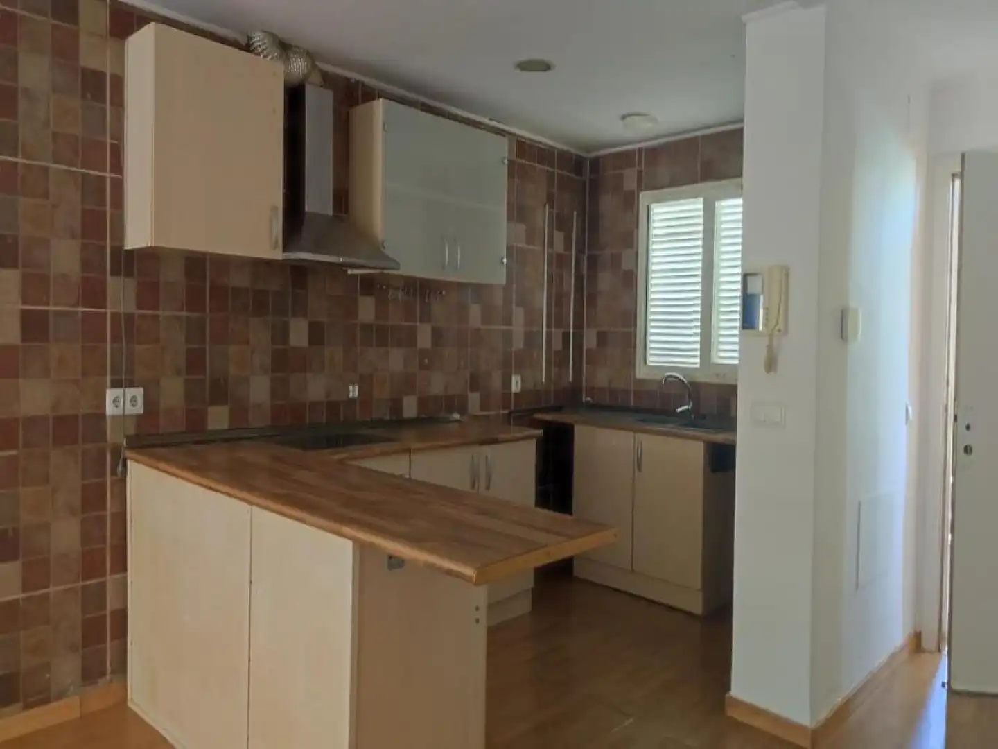 Cocina de Piso en venta en Almería con Trastero y Piscina comunitaria