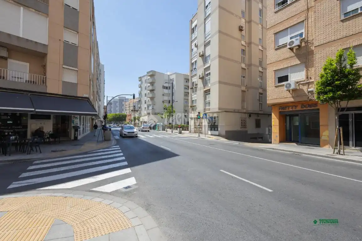 Vista exterior de Piso en venta en Almería