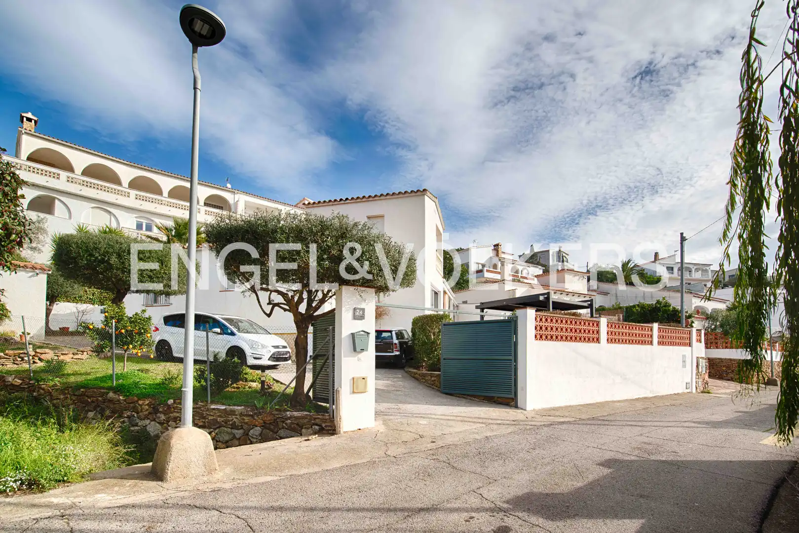 Vista exterior de Casa o xalet en venda en Roses amb Calefacció, Jardí privat i Terrassa