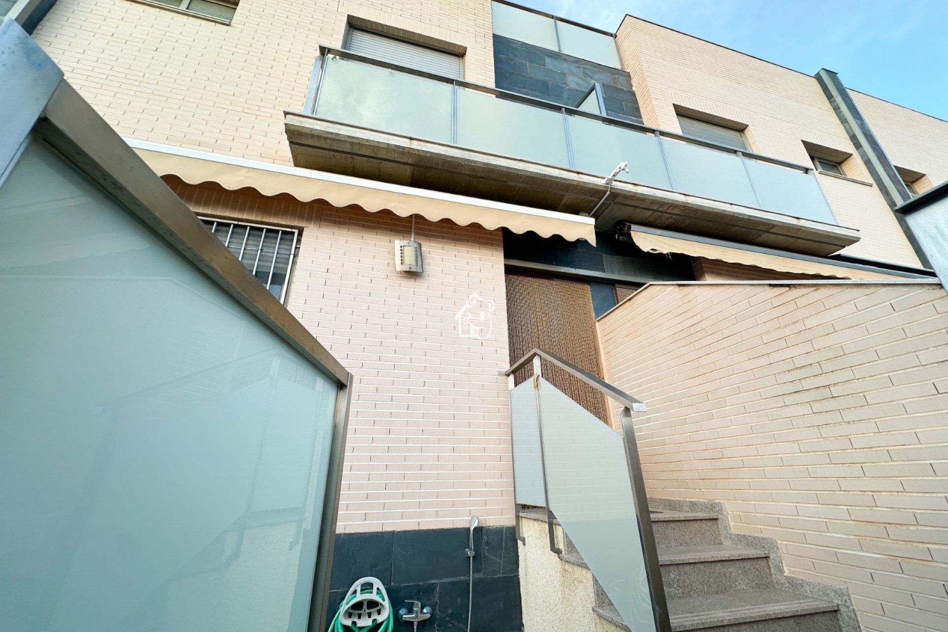 Vista exterior de Casa adosada de lloguer en Pilar de la Horadada amb Aire condicionat, Jardí privat i Terrassa