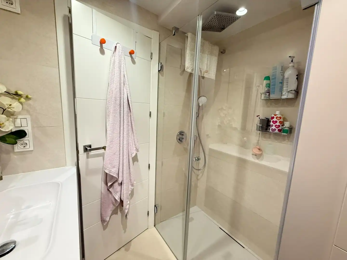 Badezimmer von Wohnung zum Verkauf in Guardamar del Segura mit Klimaanlage, Heizung und Terrasse