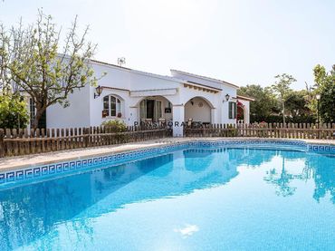 Xalet amb piscina en venda a Cala en Blanes