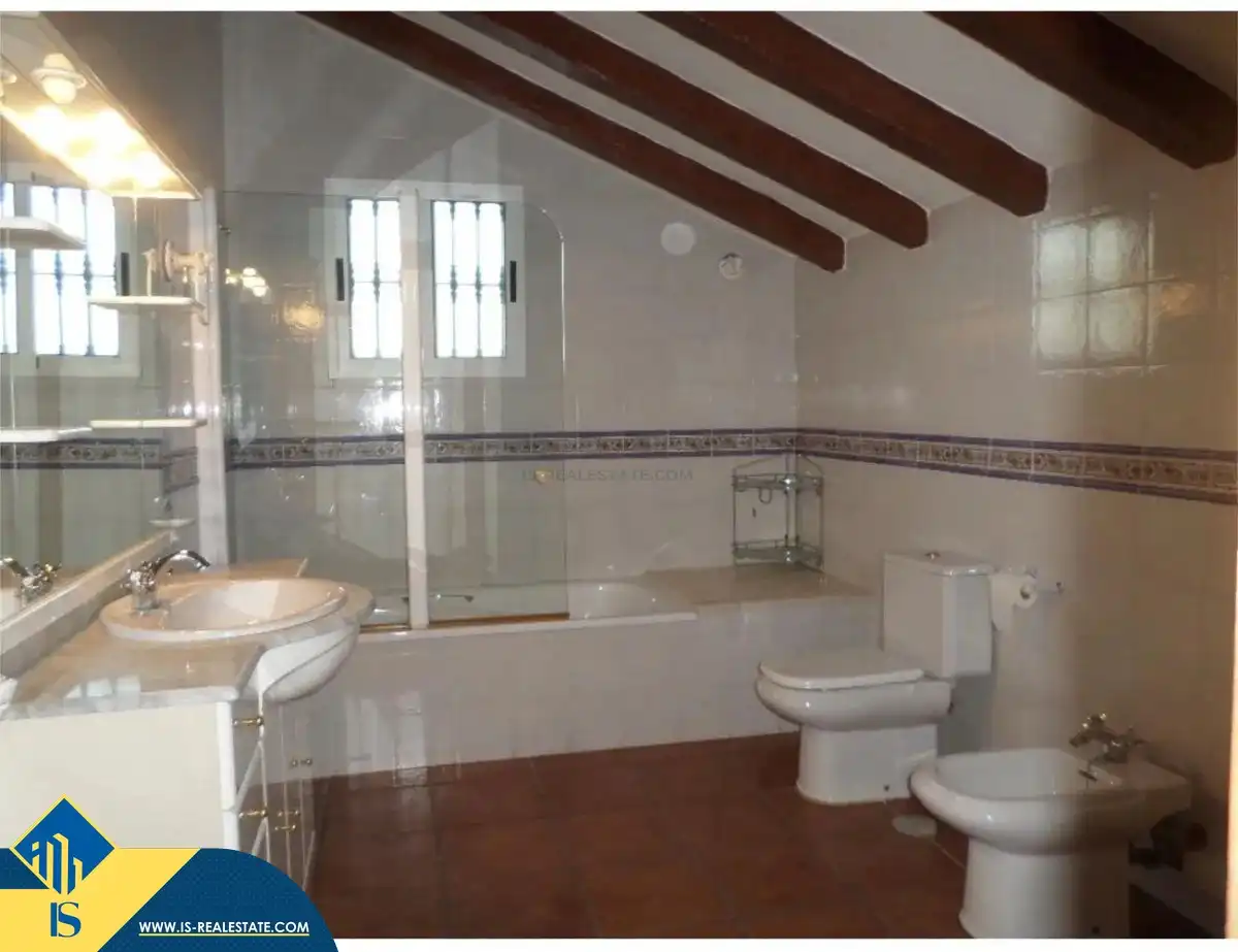 Bathroom of Houses for sale in Redován  with Air Conditioner, Private garden and Terrace