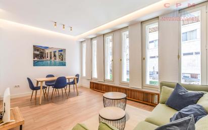 Living room of Flat to rent in  Madrid Capital  with Air Conditioner, Heating and Parquet flooring