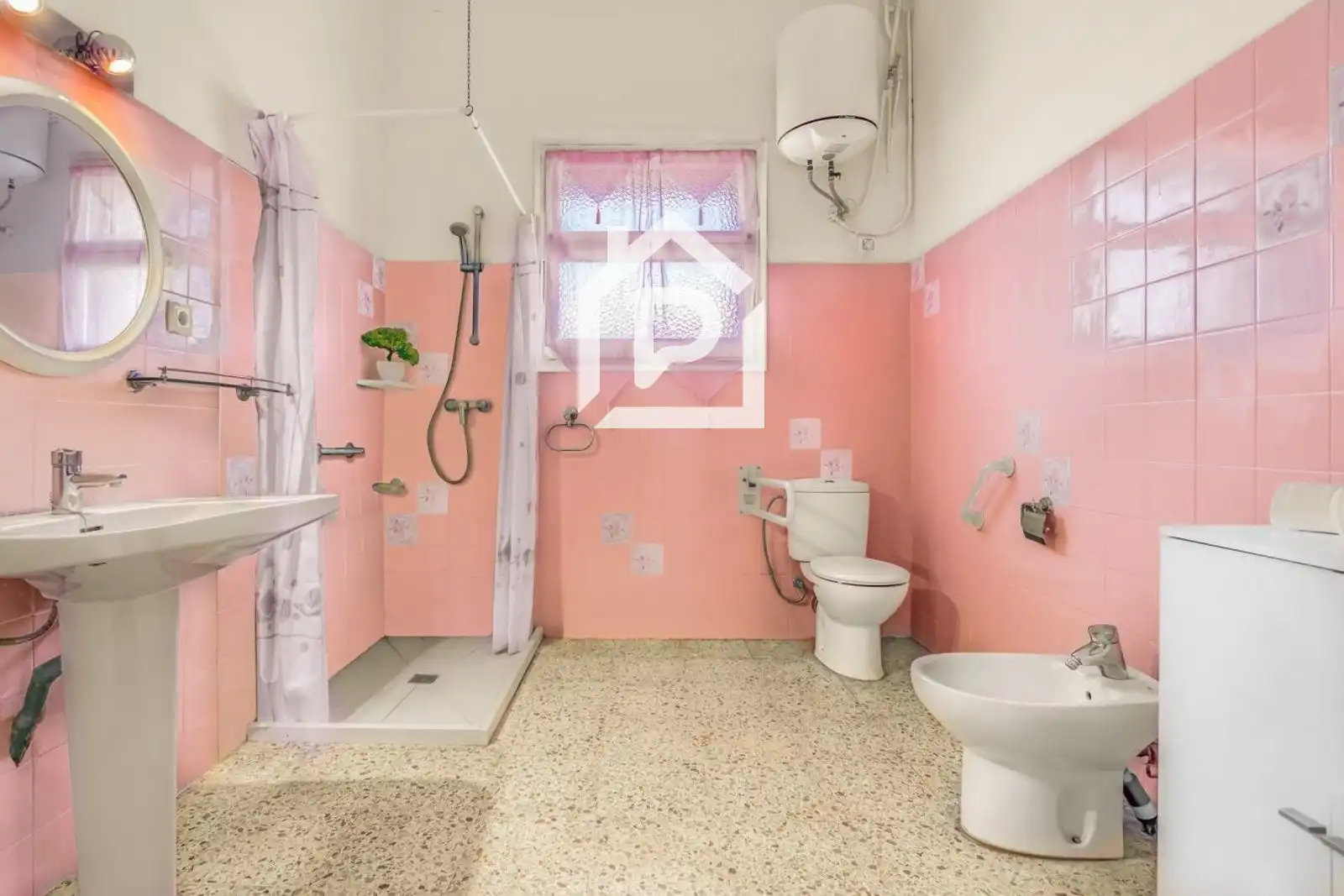 Bathroom of Houses for sale in Riumors, Girona