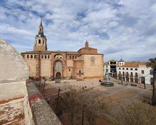 Vista exterior de Casa adosada en venda en Manzanares amb Terrassa i Balcó