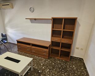 Dormitori de Apartament de lloguer en  Jaén Capital amb Aire condicionat, Moblat i Rentadora