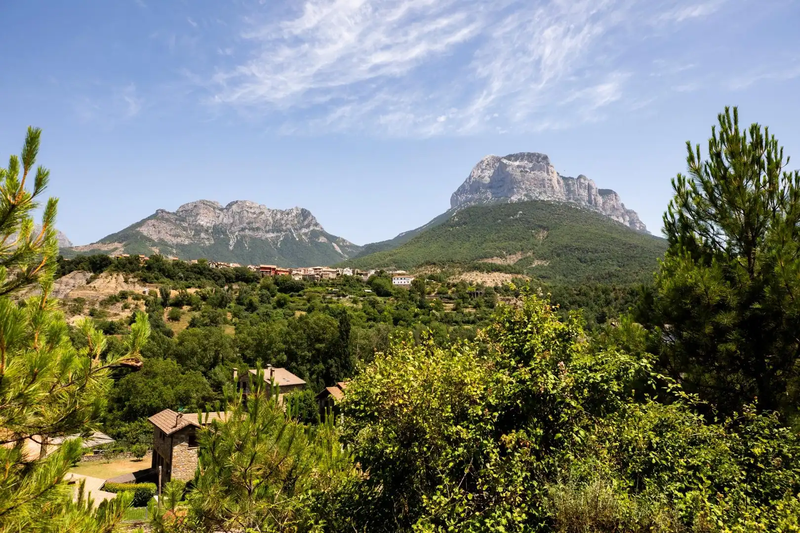 Vista exterior de Casa o chalet en venta en Laspuña con Calefacción, Jardín privado y Amueblado