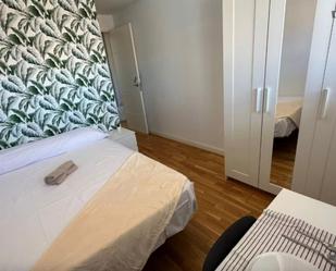 Dormitori de Apartament per a compartir en  Madrid Capital amb Aire condicionat, Moblat i Forn