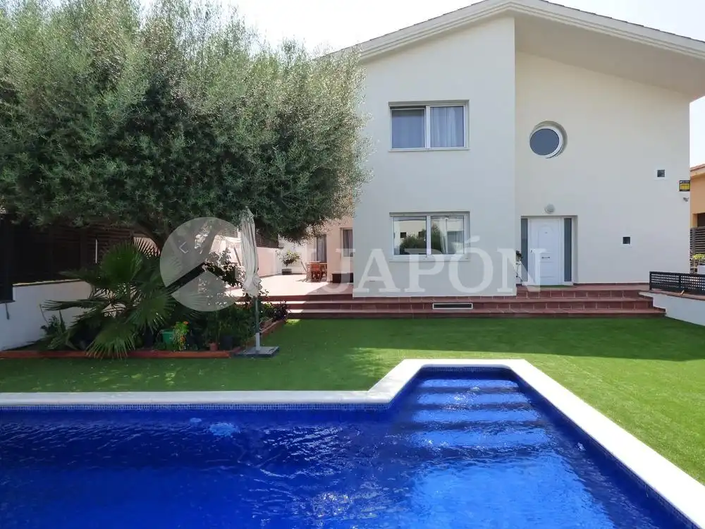 Jardí de Casa o xalet en venda en Alella amb Aire condicionat, Calefacció i Jardí privat