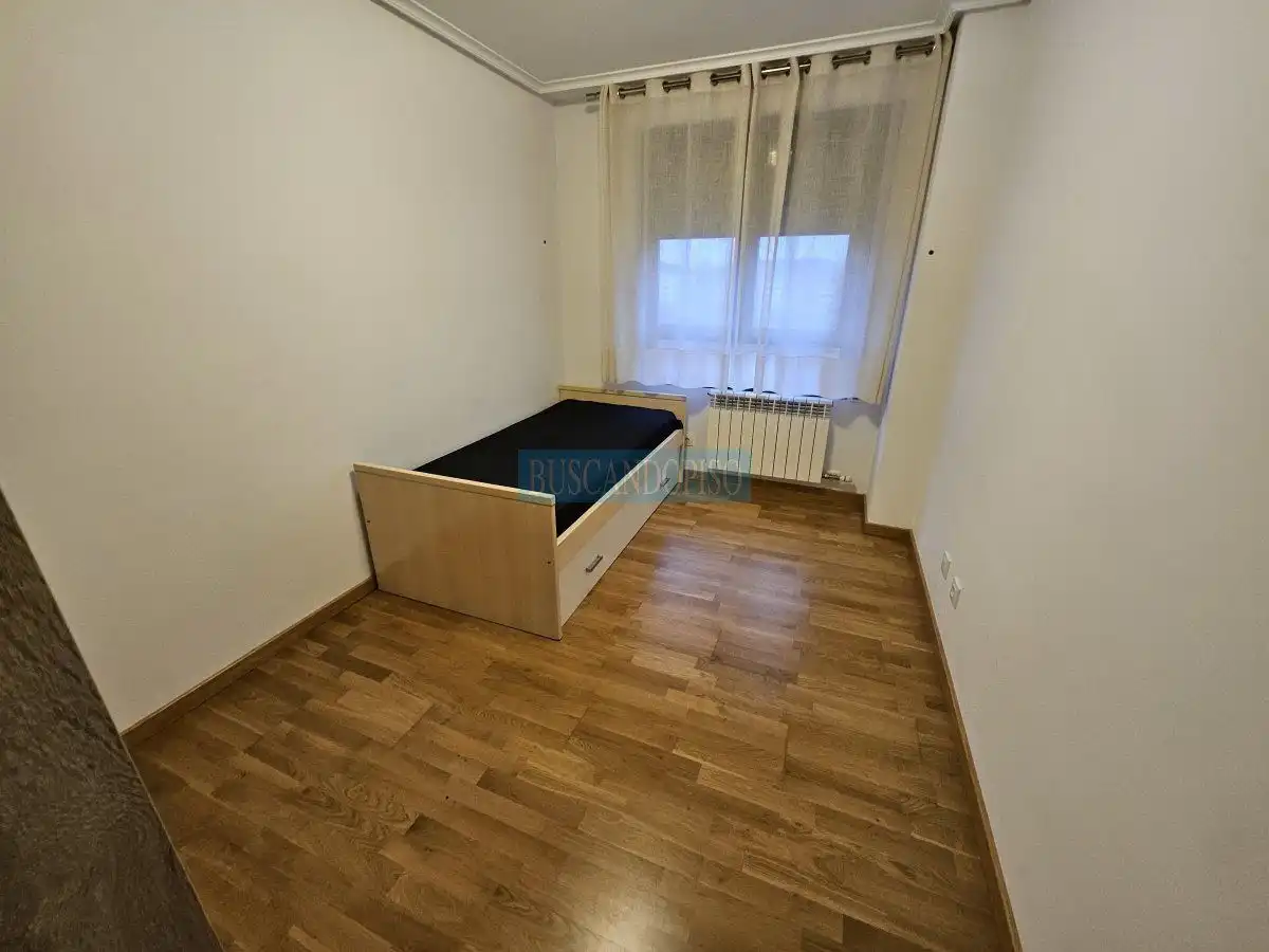 Bedroom of Apartments for rent in  Logroño  with Heating, Parquet flooring and Storage room