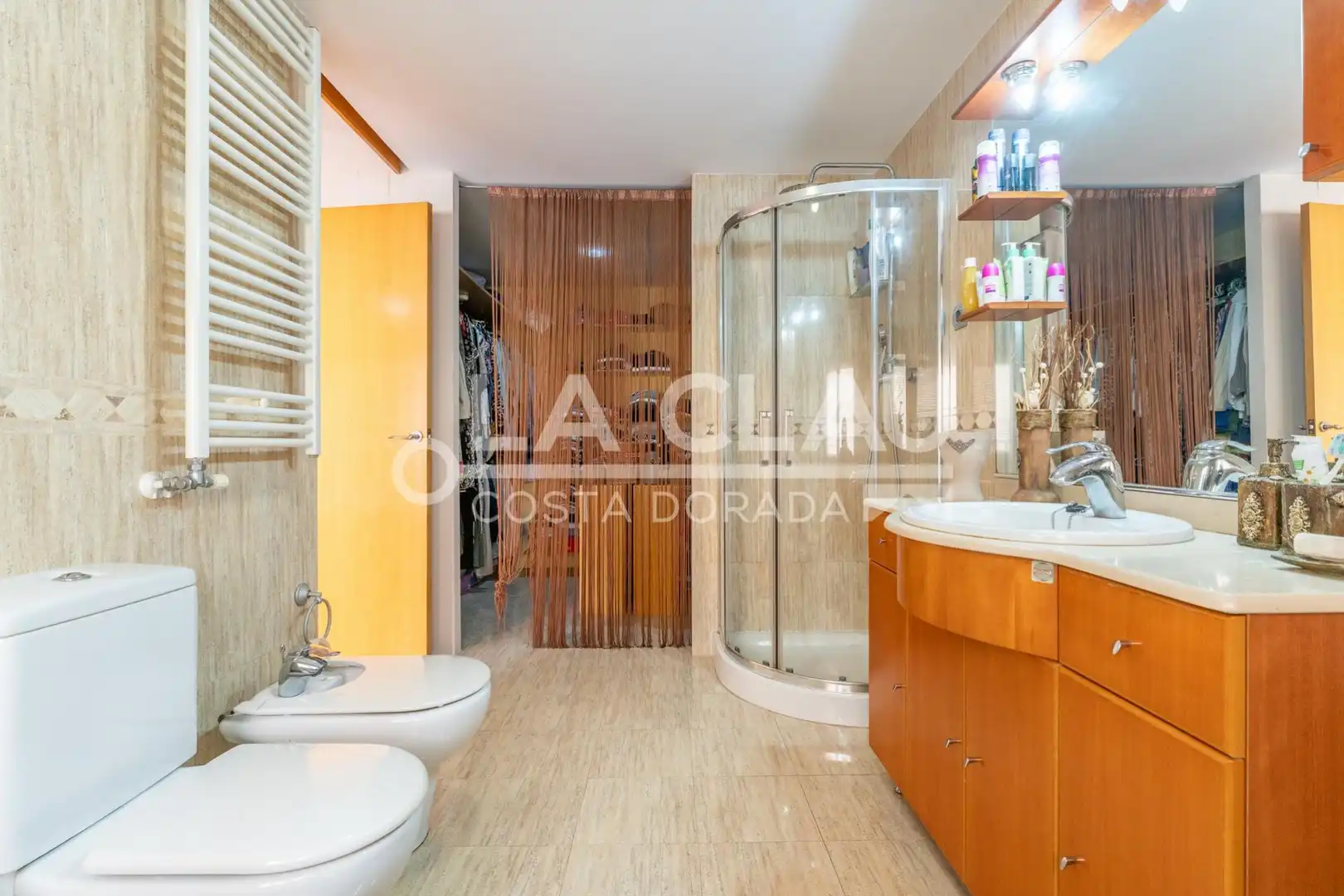 Badezimmer von Einfamilien-Reihenhaus zum Verkauf in Gavà mit Heizung
