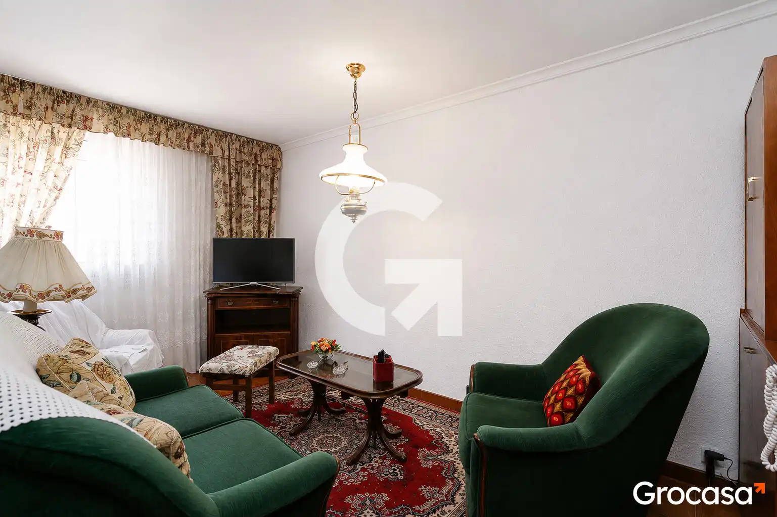 Living room of Flat for sale in L'Hospitalet de Llobregat  with Furnished, Oven and Washing machine