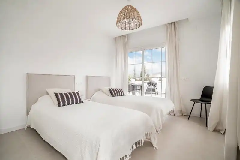 Bedroom of Apartments for rent in Nueva Andalucía