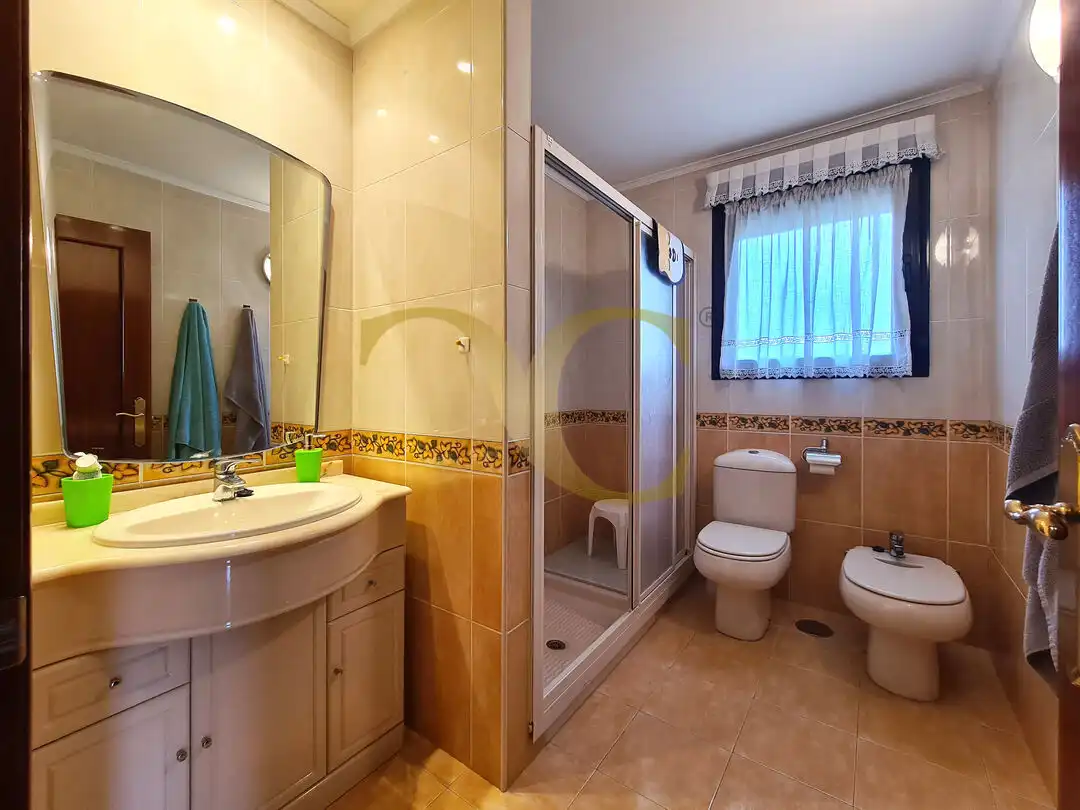 Baño de Casa o chalet en venta en Gijón  con Calefacción, Jardín privado y Terraza